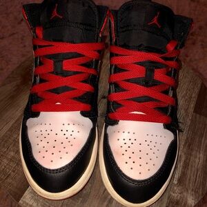 Kids Jordan 1’s Size 2.5Y
